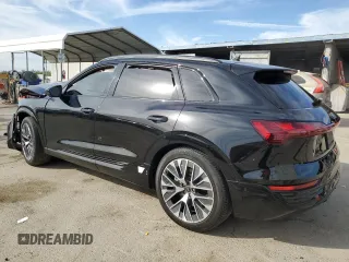 2024 Audi Q8 e-tron Prestige z VIN WA16ABGE0RB004226, wystawiony jako Copart lot #75537064 z przebiegiem 19 556 mil mil oraz Szkoda całkowita • Salvage title. Historia ofert i sprzedaży dostępna na DreamBid. Obrazek 2.
