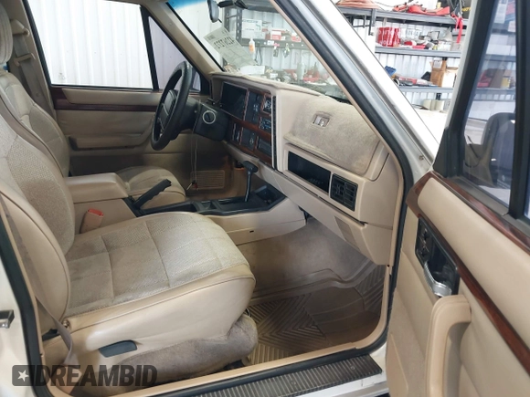 1996 Jeep Cherokee Country with VIN 1J4FT78S5TL232090, listed as a IAAI auction lot 42267272 with 255,417 mi miles and . Bid and sale history available at DreamBid. Image 5.