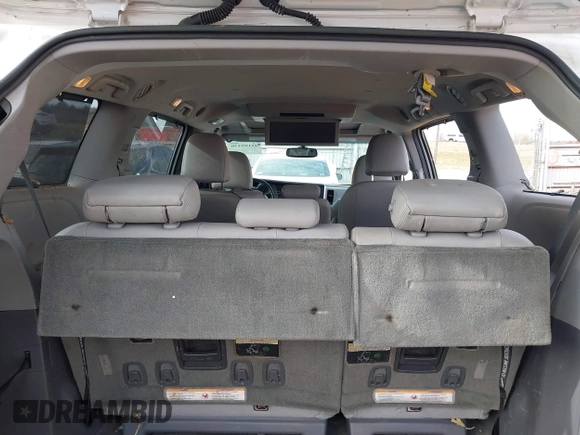 2016 Toyota Sienna XLE with VIN 5TDYK3DC8GS738204, listed as a IAAI auction lot 41105430 with 109,248 mi miles. Bid and sale history available at carsss.com. Image 8.