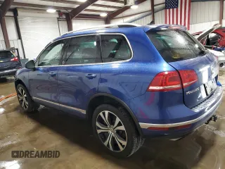 2017 Volkswagen Touareg Wolfsburg Edition z VIN WVGRF7BP3HD000826, wystawiony jako Copart lot #60832115 z przebiegiem 120 945 mil mil oraz Szkoda całkowita • Salvage title. Historia ofert i sprzedaży dostępna na DreamBid. Obrazek 2.