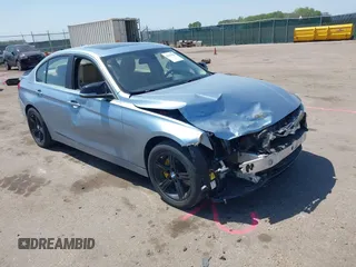2015 BMW 3 Series 328i xDrive z VIN WBA3B5G59FNS12863, wystawiony jako IAAI lot #42228354 z przebiegiem 116 552 mil mil oraz . Historia ofert i sprzedaży dostępna na DreamBid. Obrazek 1.