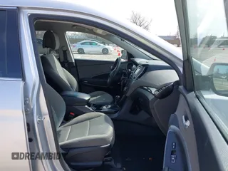 2017 Hyundai Santa Fe 2.4L z VIN 5XYZTDLB8HG465425, wystawiony jako IAAI lot #42041881 z przebiegiem 103 161 mil mil oraz . Historia ofert i sprzedaży dostępna na DreamBid. Obrazek 5.