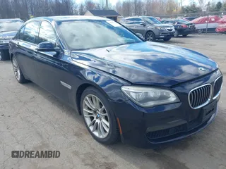 2013 BMW 7 Series 750Li xDrive z VIN WBAYF8C51DD139704, wystawiony jako IAAI lot #42051912 z przebiegiem 121 308 mil mil oraz . Historia ofert i sprzedaży dostępna na DreamBid. Obrazek 1.