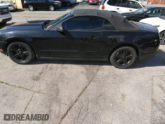 2012 Ford Mustang V6 z VIN 1ZVBP8EM2C5273329, wystawiony jako IAAI lot #42357858 z przebiegiem 168 728 mil mil oraz . Historia ofert i sprzedaży dostępna na DreamBid. Obrazek 14.