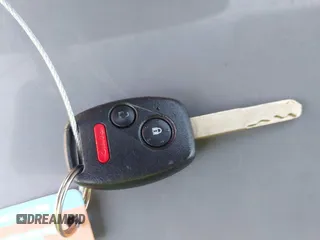 2008 Honda Odyssey LX с VIN 5FNRL38208B085053, выставлен на аукционе IAAI как лот 42301338 с пробегом 209 993 миль миль и . История ставок и продаж доступна на DreamBid. Изображение 11.