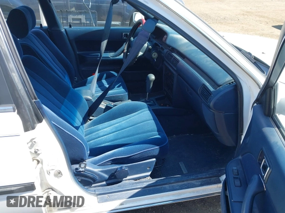 1990 Toyota Camry LE ECT z VIN JT2SV22E1L3427911, wystawiony jako IAAI lot #42040646 z przebiegiem 133 129 mil mil oraz . Historia ofert i sprzedaży dostępna na DreamBid. Obrazek 5.
