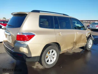2013 Toyota Highlander with VIN 5TDZK3EH0DS107053, listed as a IAAI auction lot 41679784 with 136,100 mi miles. Bid and sale history available at carsss.com. Image 4.