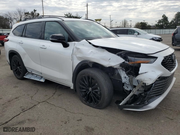 2023 Toyota Highlander L with VIN 5TDKDRBH4PS508354, listed as a Copart auction lot 50916305 with 27,569 mi miles and Salvage Title. Bid and sale history available at carsss.com. Image 4.