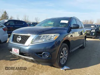 2014 Nissan Pathfinder SV with VIN 5N1AR2MM3EC674423, listed as a IAAI auction lot 41801189 with 184,156 mi miles. Bid and sale history available at carsss.com. Image 2.