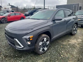 2025 Hyundai Kona SEL with VIN KM8HBCAB2SU207365, listed as a Copart auction lot 83624094 with 554 mi miles and Salvage Title. Bid and sale history available at carsss.com. Image 1.