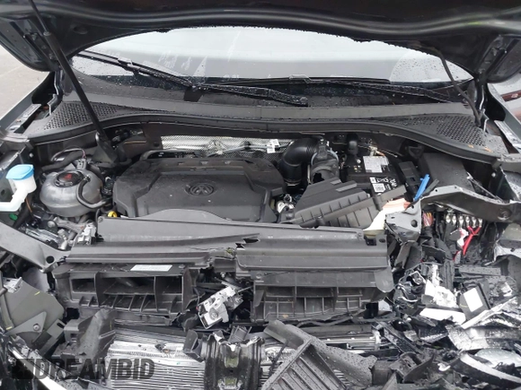 2024 Volkswagen Tiguan SE R-Line Black with VIN 3VV8B7AX8RM141105, listed as a IAAI auction lot 40923212 with 2,698 mi miles and . Bid and sale history available at DreamBid. Image 10.