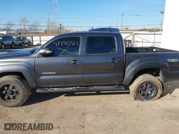 2014 Toyota Tacoma with VIN 3TMLU4EN0EM148389, listed as a IAAI auction lot 41490721 with 119,731 mi miles. Bid and sale history available at carsss.com. Image 14.