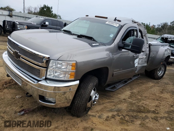 2014 Chevrolet Silverado 3500HD LTZ z VIN 1GC4K1C81EF128528, wystawiony jako Copart lot #86098474 z przebiegiem 179 717 mil mil oraz Szkoda całkowita • Salvage title. Historia ofert i sprzedaży dostępna na DreamBid. Obrazek 1.