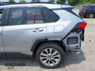2024 Toyota RAV4 XLE Premium z VIN 2T3A1RFV6RC462114, wystawiony jako IAAI lot #42438905 z przebiegiem 3 620 mil mil oraz . Historia ofert i sprzedaży dostępna na DreamBid. Obrazek 21.