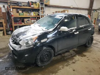 2015 Nissan Micra S z VIN 3N1CK3CP1FL268961, wystawiony jako Copart lot #45303975 z przebiegiem 135 364 mil mil oraz Szkody całkowita. Historia ofert i sprzedaży dostępna na DreamBid. Obrazek 1.