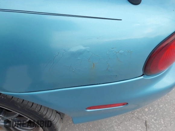 2001 Mazda MX-5 Miata z VIN JM1NB353510208607, wystawiony jako IAAI lot #42780318 z przebiegiem 111 883 mil mil oraz . Historia ofert i sprzedaży dostępna na DreamBid. Obrazek 14.