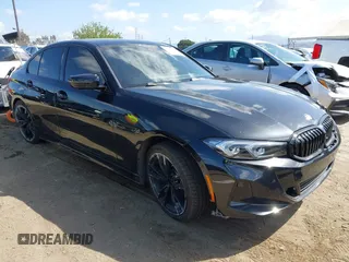 2023 BMW 3 Series 330i z VIN 3MW69FF03P8D45563, wystawiony jako IAAI lot #41932536 z przebiegiem 19 496 mil mil oraz . Historia ofert i sprzedaży dostępna na DreamBid. Obrazek 1.