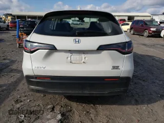 2024 Honda HR-V LX with VIN 3CZRZ1H38RM738439, listed as a Copart auction lot 84208484 with 10,072 mi miles and Clean Title. Bid and sale history available at carsss.com. Image 6.