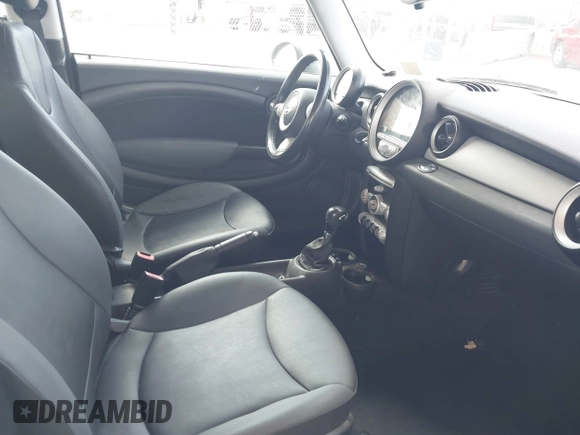 2010 MINI Hardtop with VIN WMWMF3C53ATZ25765, listed as a IAAI auction lot 42805681 with 108,796 mi miles and . Bid and sale history available at DreamBid. Image 5.