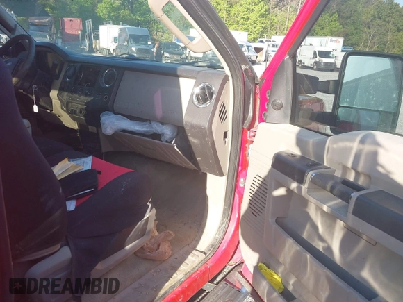 2008 Ford F-250 XL z VIN 1FTNX20588EA94040, wystawiony jako IAAI lot #41965704 z przebiegiem 258 791 mil mil oraz . Historia ofert i sprzedaży dostępna na DreamBid. Obrazek 5.