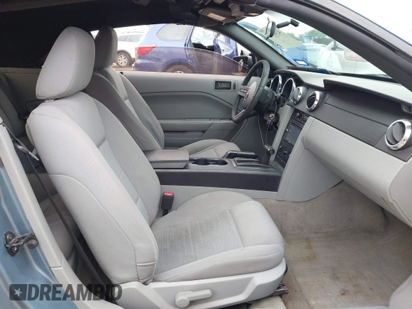 2007 Ford Mustang Deluxe with VIN 1ZVFT84N375262594, listed as a IAAI auction lot 42405440 with 135,981 mi miles and . Bid and sale history available at DreamBid. Image 5.