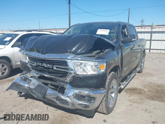 2020 Ram 1500 Big Horn z VIN 1C6SRFFT7LN137051, wystawiony jako IAAI lot #41839681 z przebiegiem 45 385 mil mil oraz . Historia ofert i sprzedaży dostępna na DreamBid. Obrazek 17.