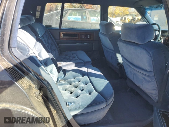 1992 Cadillac Fleetwood z VIN 1G6CB53B4N4301200, wystawiony jako Copart lot #71384554 z przebiegiem 115 430 mil mil oraz Tytuł czysty. Historia ofert i sprzedaży dostępna na DreamBid. Obrazek 10.