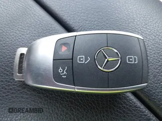 2019 Mercedes-Benz C 300 z VIN 55SWF8DB4KU309251, wystawiony jako IAAI lot #42391572 z przebiegiem 28 757 mil mil oraz . Historia ofert i sprzedaży dostępna na DreamBid. Obrazek 11.
