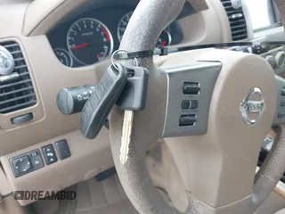 2006 Nissan Pathfinder SE z VIN 5N1AR18UX6C615746, wystawiony jako IAAI lot #42200595 z przebiegiem 186 998 mil mil oraz . Historia ofert i sprzedaży dostępna na DreamBid. Obrazek 11.