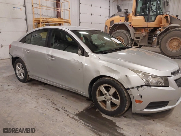 2014 Chevrolet Cruze 1LT with VIN 1G1PC5SB1E7119104, listed as a IAAI auction lot 41887771 with 173,734 mi miles. Bid and sale history available at carsss.com. Image 6.