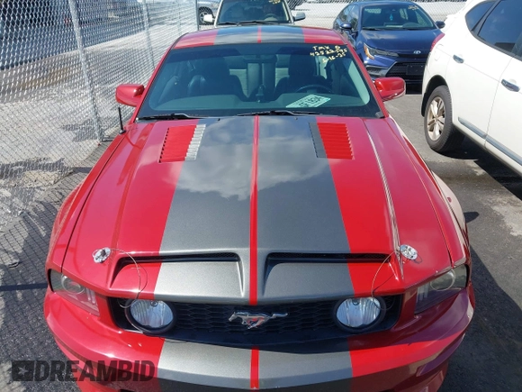 2008 Ford Mustang GT Deluxe z VIN 1ZVHT82H885111628, wystawiony jako IAAI lot #42522595 z przebiegiem 98 043 mil mil oraz . Historia ofert i sprzedaży dostępna na DreamBid. Obrazek 12.