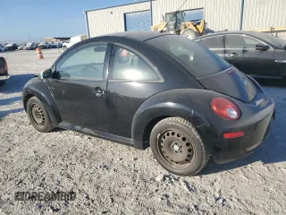 2010 Volkswagen New Beetle Coupe with VIN 3VWPW3AG8AM010698, listed as a Copart auction lot 77705604 with 131,058 mi miles and Salvage Title. Bid and sale history available at carsss.com. Image 2.