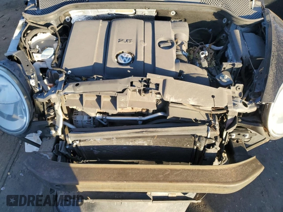2013 Volkswagen Beetle with VIN 3VWHX7AT0DM681633, listed as a Copart auction lot 43077395 with 37,369 mi miles and Salvage title. Bid and sale history available at DreamBid. Image 11.