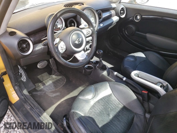 2008 MINI Hardtop S z VIN WMWMF735X8TV34162, wystawiony jako Copart lot #66290635 z przebiegiem 107 980 mil mil oraz Czysty tytuł • Clean title. Historia ofert i sprzedaży dostępna na DreamBid. Obrazek 8.