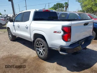 2023 Chevrolet Colorado 4WD Z71 z VIN 1GCPTDEK5P1159947, wystawiony jako IAAI lot #41972717 z przebiegiem 34 222 mil mil oraz . Historia ofert i sprzedaży dostępna na DreamBid. Obrazek 3.
