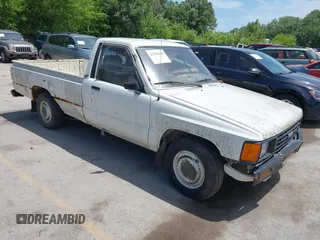 1986 Toyota Pickup with VIN JT4RN55R8G0177256, listed as a IAAI auction lot 42560540 with 304,700 mi miles and . Bid and sale history available at DreamBid. Image 1.
