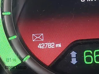 2017 FIAT 500e z VIN 3C3CFFGE2HT546074, wystawiony jako IAAI lot #42269995 z przebiegiem 42 782 mil mil oraz . Historia ofert i sprzedaży dostępna na DreamBid. Obrazek 15.