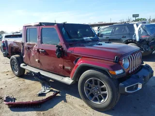 2021 Jeep Gladiator Overland z VIN 1C6HJTFGXML595781, wystawiony jako IAAI lot #41667696 z przebiegiem 31 438 mil mil oraz . Historia ofert i sprzedaży dostępna na DreamBid. Obrazek 1.