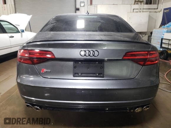 2017 Audi S8 z VIN WUAJ5AFD3HN900060, wystawiony jako Copart lot #42302065 z przebiegiem 79 782 mil mil oraz Szkoda całkowita • Salvage title. Historia ofert i sprzedaży dostępna na DreamBid. Obrazek 6.