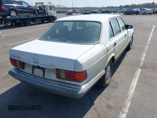 1988 Mercedes-Benz 560 with VIN WDBCA39DXJA420974, listed as a IAAI auction lot 42122073 with 113,273 mi miles and . Bid and sale history available at DreamBid. Image 4.