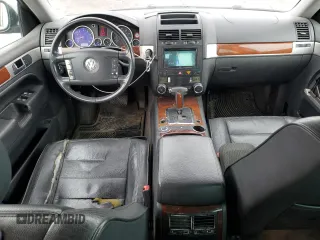 2004 Volkswagen Touareg z VIN WVGBC77LX4D062055, wystawiony jako Copart lot #45960445 z przebiegiem 201 819 mil mil oraz Szkoda całkowita • Salvage title. Historia ofert i sprzedaży dostępna na DreamBid. Obrazek 8.