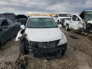 2009 Nissan Versa S z VIN 3N1BC13E89L383363, wystawiony jako Copart lot #72003164 z przebiegiem 104 953 mil mil oraz Szkoda całkowita • Salvage title. Historia ofert i sprzedaży dostępna na DreamBid. Obrazek 5.