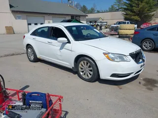 2012 Chrysler 200 LX with VIN 1C3CCBAB3CN204447, listed as a IAAI auction lot 42095415 with 141,911 mi miles. Bid and sale history available at carsss.com. Image 1.