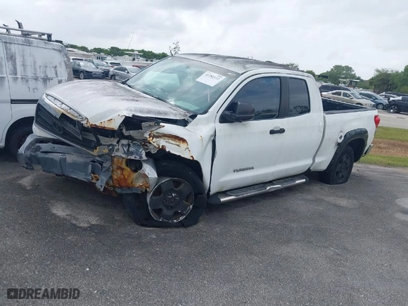 2008 Toyota Tundra 2WD Truck with VIN 5TFRU54158X010571, listed as a IAAI auction lot 41282112 with 204,256 mi miles. Bid and sale history available at carsss.com. Image 2.