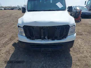 2013 Nissan NV SV z VIN 5BZBF0AA5DN200878, wystawiony jako IAAI lot #42016341 z przebiegiem 138 433 mil mil oraz . Historia ofert i sprzedaży dostępna na DreamBid. Obrazek 6.