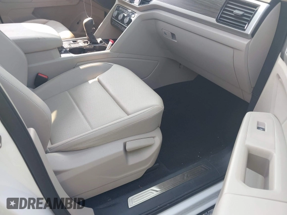2023 Volkswagen Atlas SE z VIN 1V2WR2CA6PC547040, wystawiony jako IAAI lot #42400535 z przebiegiem 25 300 mil mil oraz . Historia ofert i sprzedaży dostępna na DreamBid. Obrazek 5.