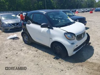 2016 Smart fortwo Passion z VIN WMEFJ5DA6GK078340, wystawiony jako IAAI lot #42140363 z przebiegiem 114 647 mil mil oraz . Historia ofert i sprzedaży dostępna na DreamBid. Obrazek 1.
