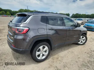 2020 Jeep Compass Latitude z VIN 3C4NJCBB8LT169922, wystawiony jako Copart lot #63466865 z przebiegiem 129 245 mil mil oraz Szkoda całkowita • Salvage title. Historia ofert i sprzedaży dostępna na DreamBid. Obrazek 3.