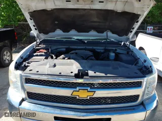 2013 Chevrolet Silverado 1500 LT with VIN 1GCRCSE06DZ138212, listed as a IAAI auction lot 42088561 with 261,922 mi miles. Bid and sale history available at carsss.com. Image 10.
