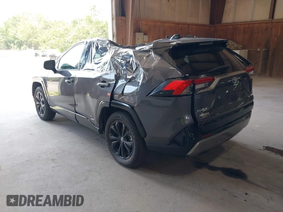 2022 Toyota RAV4 Hybrid XSE z VIN 4T3E6RFV4NU092518, wystawiony jako IAAI lot #42798470 z przebiegiem 51 581 mil mil oraz . Historia ofert i sprzedaży dostępna na DreamBid. Obrazek 3.